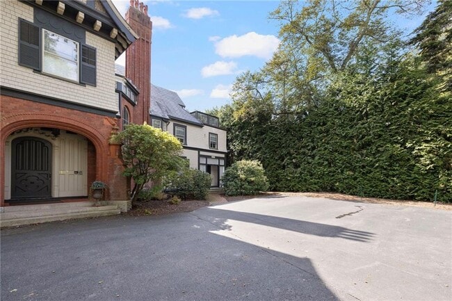 Building Photo - 107 Old Beach Rd