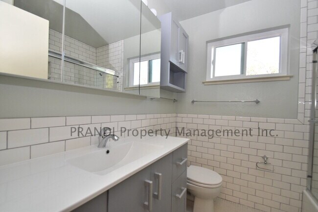 Building Photo - Bright & Peaceful 2BR Townhouse with Deck,...