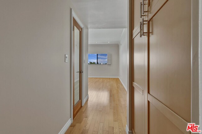 Building Photo - 4443 Ventura Canyon Ave