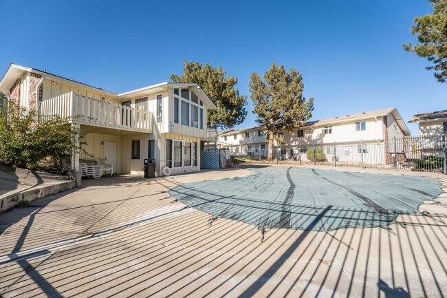 Building Photo - 954 S Miller St