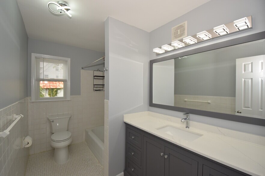 Update bathroom - 40 Glaser Ave