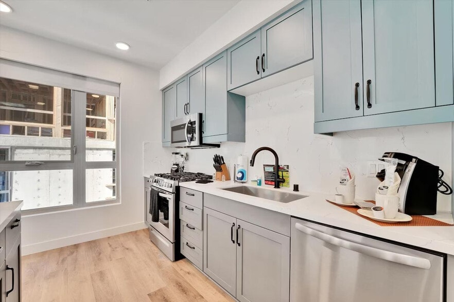 Building Photo - 3798 7th Ave