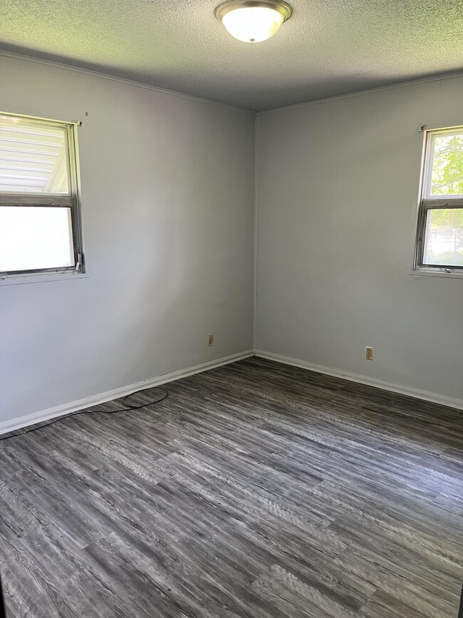 Building Photo - 206 Lindenwood-