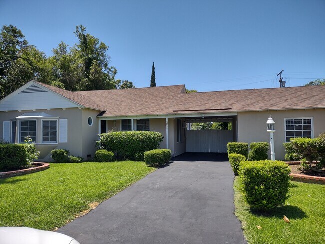 Primary Photo - 4911 Greenbush Ave