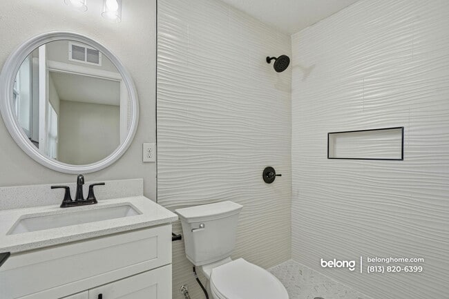 Building Photo - 3128 Bay St