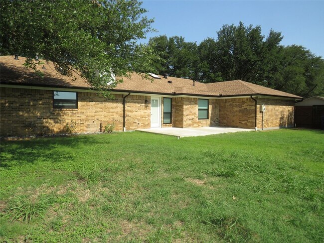 Building Photo - 2001 Pembrooke Pl