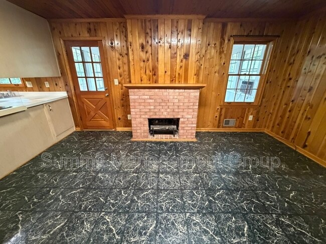 Building Photo - 200 Indian Creek Dr