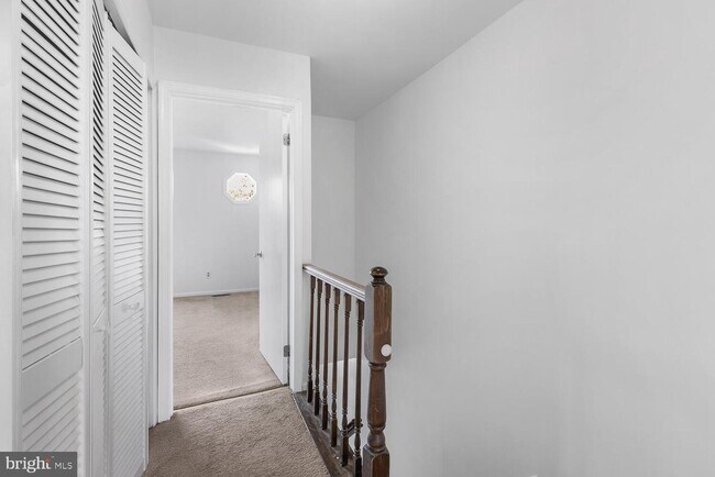 Building Photo - 12 Ardsley Ct