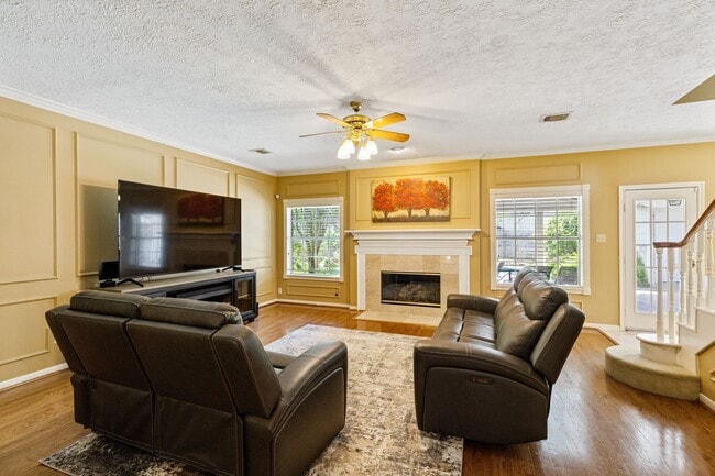 Building Photo - 7435 River Garden Dr