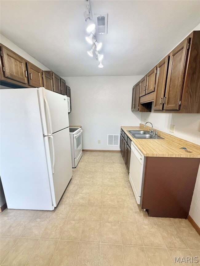 Building Photo - 97 Peachtree Ln