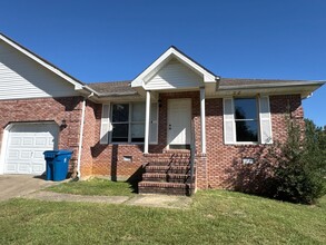 Building Photo - 1402 Valleywood Dr