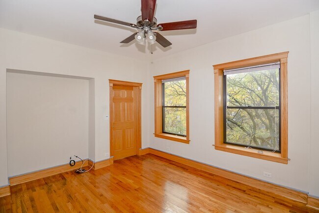 Building Photo - 1148 W Waveland Ave
