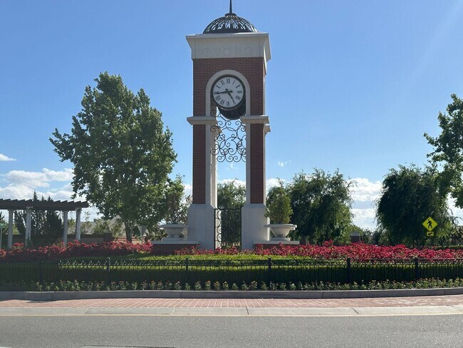 Building Photo - Seven Oaks Highgate Gated Community - READ...