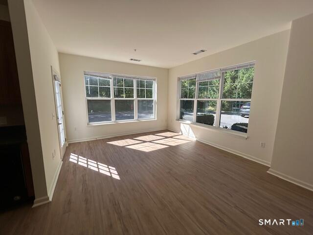 Building Photo - 10 Norden Pl
