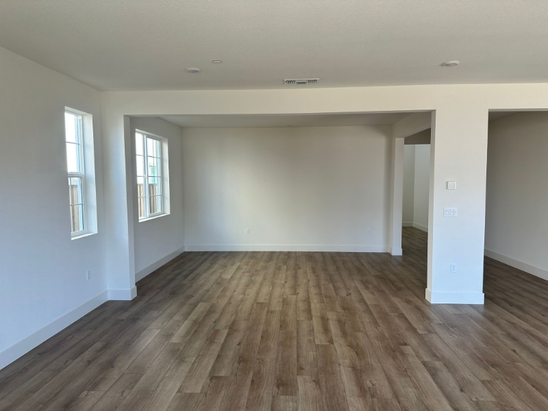 Building Photo - 5377 Kusnick Ave