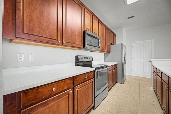 Building Photo - Peaceful Pond Views + Open Layout | 2BR + Office in Prime Location