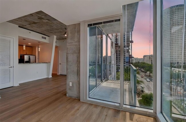 Building Photo - 777 N Ashley Dr