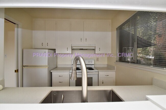 Building Photo - 104 Wisteria Way