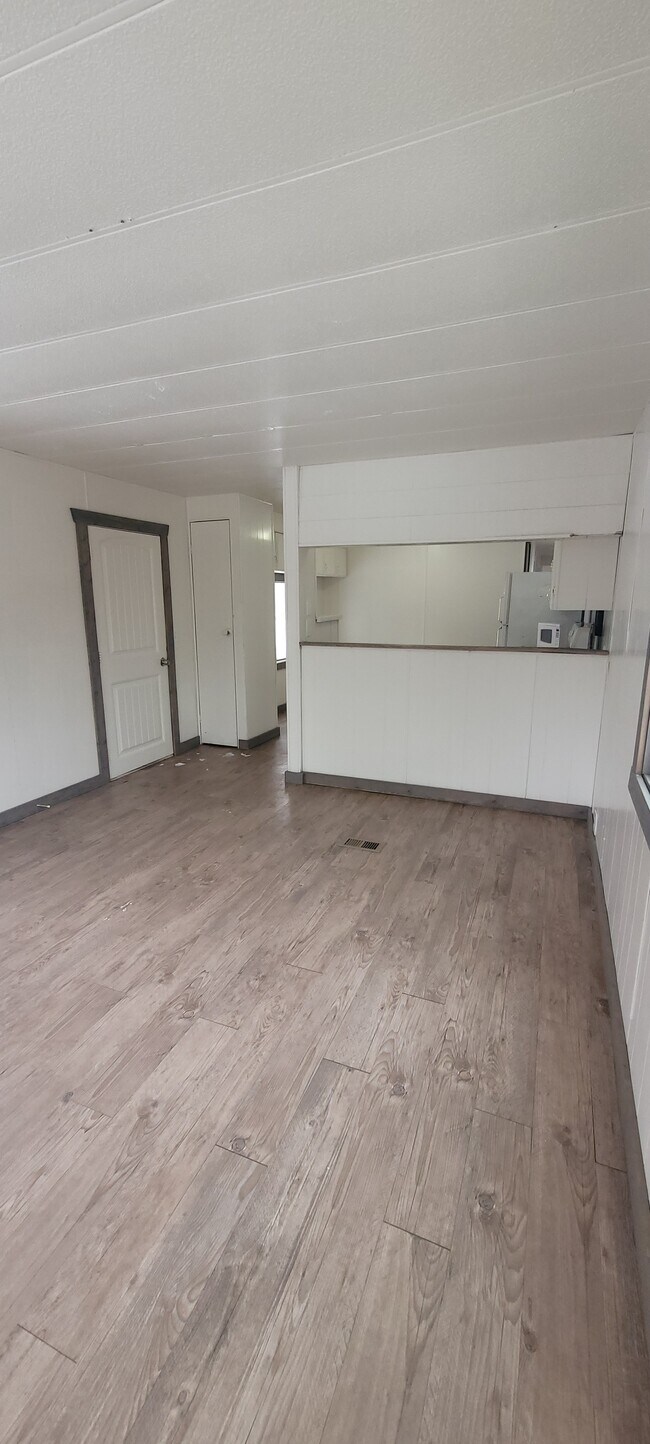 Building Photo - Mountain View Estates