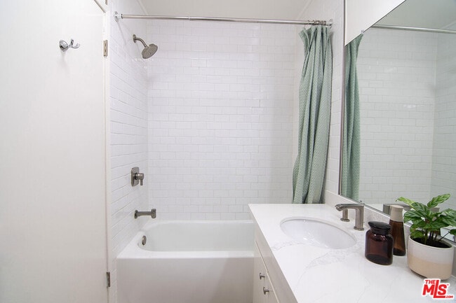 Building Photo - 8701 Delgany Ave