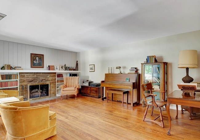 Building Photo - 706 Hessel Blvd
