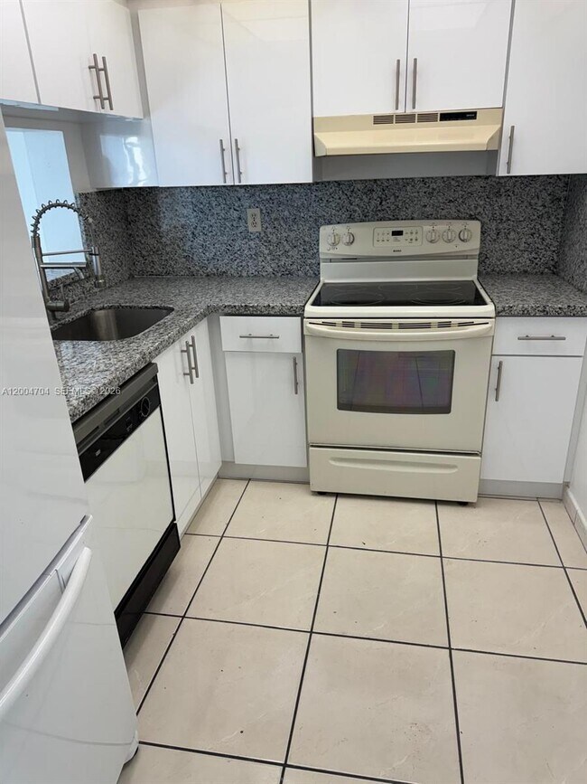 Building Photo - 11790 SW 18th St