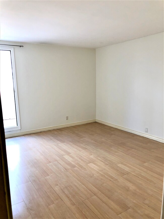 Building Photo - 813 15th St