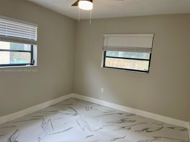 Building Photo - 21123 E Dixie Hwy