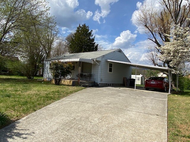 Building Photo - 707 Crystal Dr