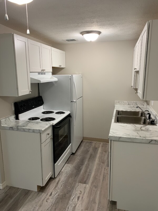 Building Photo - 554 West Ave