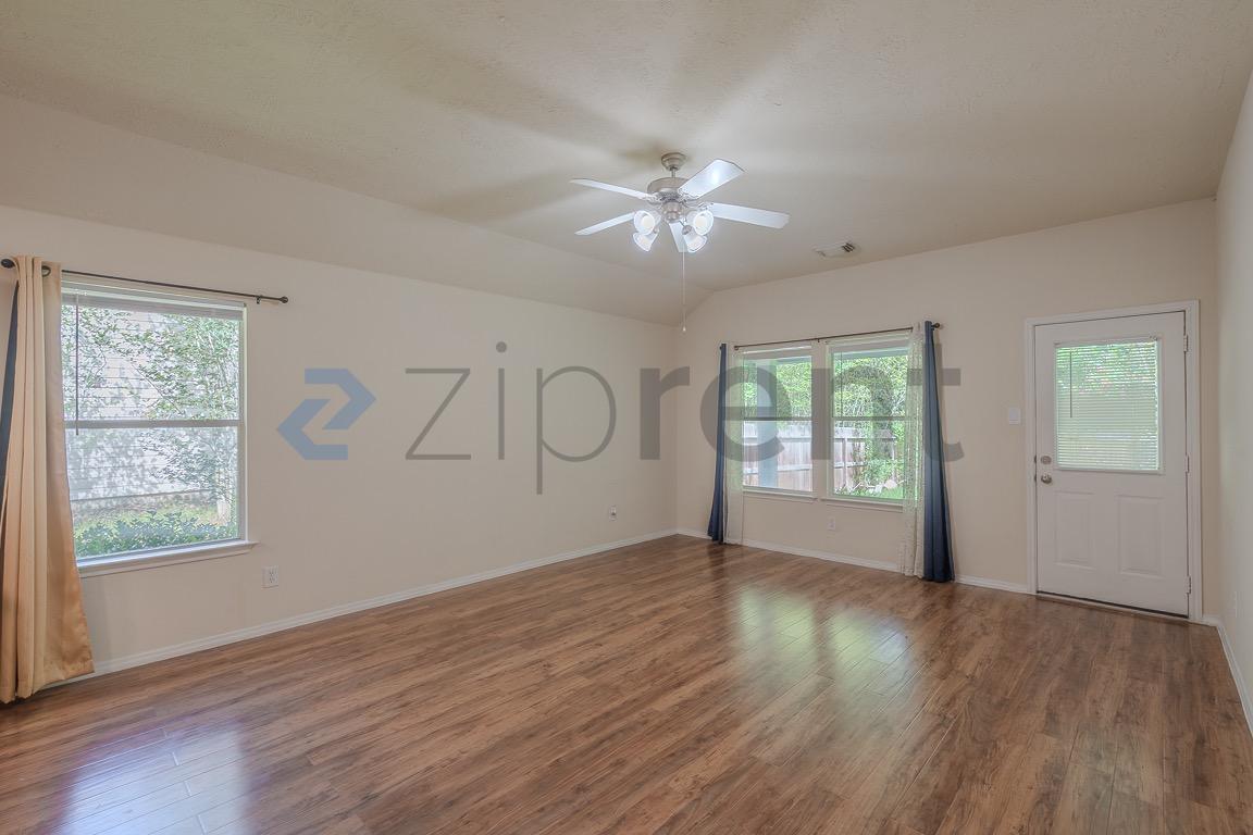 Building Photo - Unit