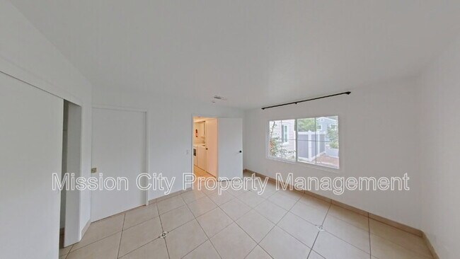 Building Photo - 432 Via Rosa