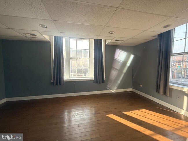 Building Photo - 132 W Washington St