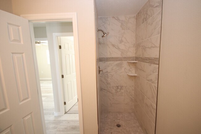 Building Photo - Remodeled 3BD/2BA ranch home in Sun City C...