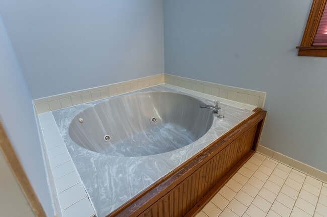 Building Photo - 3301 Sams Way SE