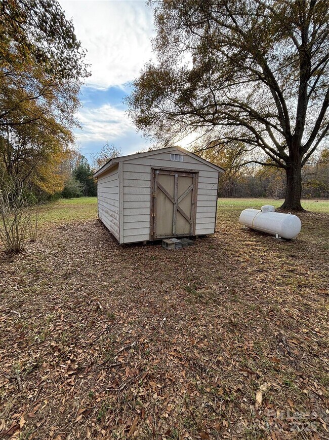 Building Photo - 242 John C Rd