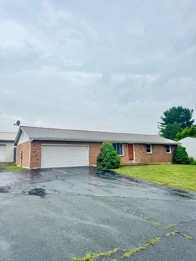 Building Photo - THREE BEDROOM RANCH HOME IN PARKLAND SCHOOL DISTRICT