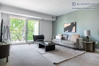 Building Photo - 350 Sharon Park Dr