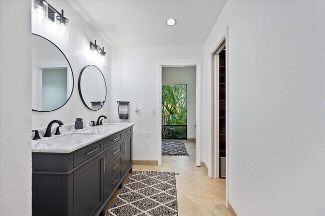 Building Photo - 12638 Quercus Ln