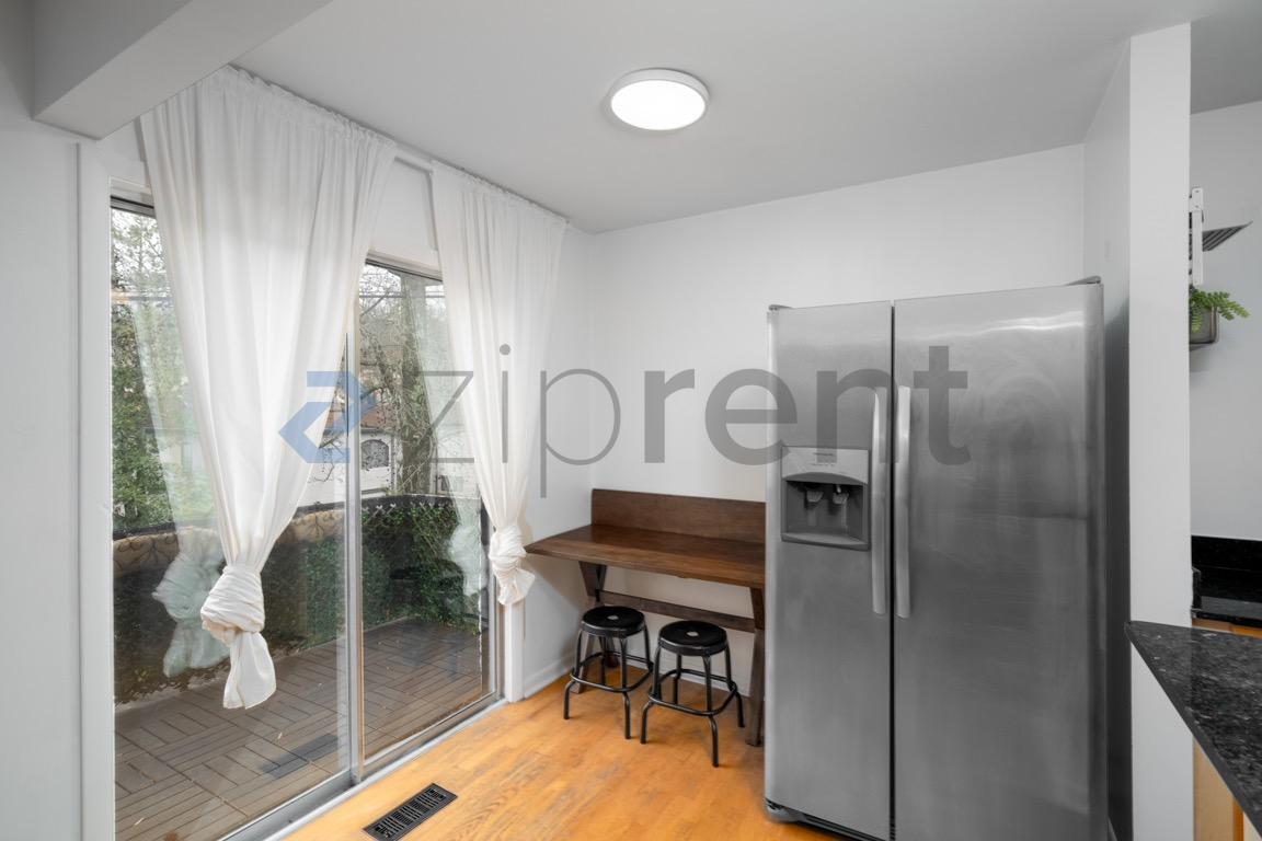 Building Photo - Unit 206