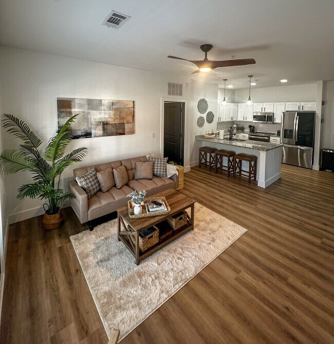 Building Photo - Rowandale 206-21