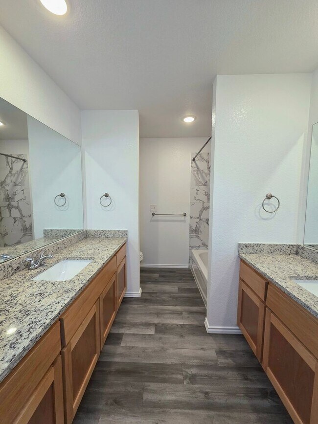 Building Photo - AVAILABLE NOW! (SECTION 8 ACCEPTED)