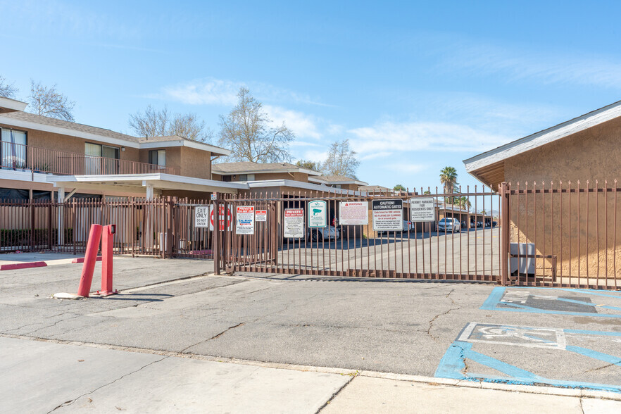 Gated Entrance - Green Tree Park Apt