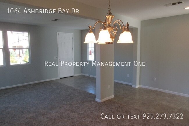 Building Photo - 1064 Ashbridge Bay Dr
