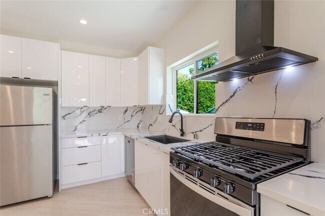 Building Photo - 10787 Las Lunitas Ave