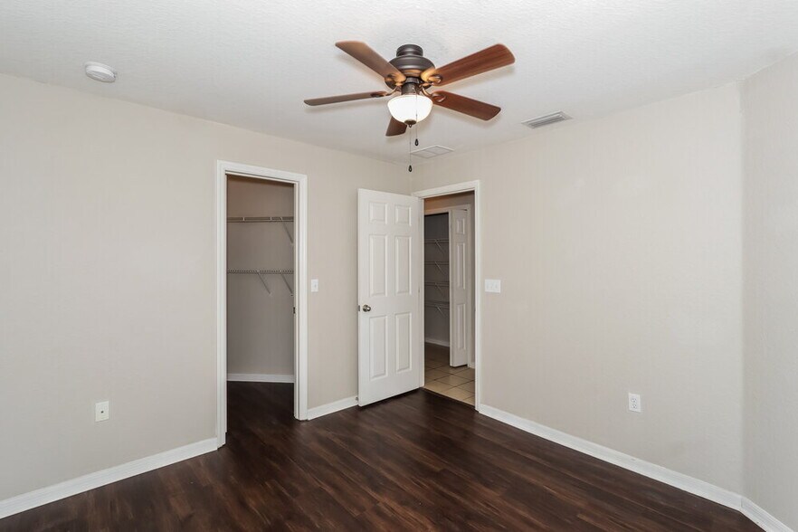 Building Photo - 8834 Pebblebrooke Dr