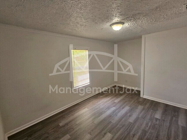 Building Photo - 2210 Pullman Ave