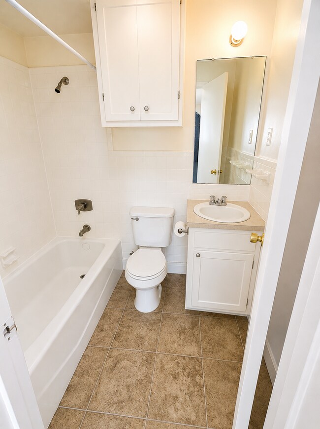 Building Photo - AVAILABLE NOW!! APPLY TODAY ON OUR WEBSITE!!