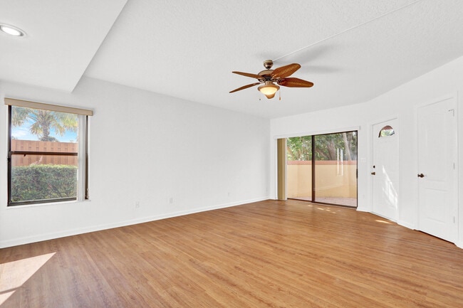 Building Photo - 52 Uno Lago Dr