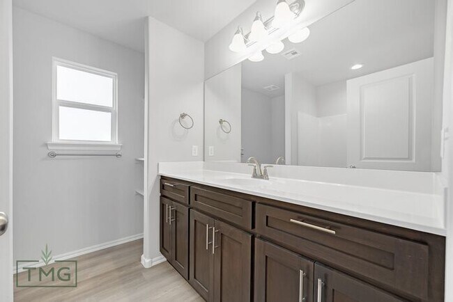 Building Photo - 3/2.5/2 Home in Historic Neighborhood | MOVE IN SPECIAL!